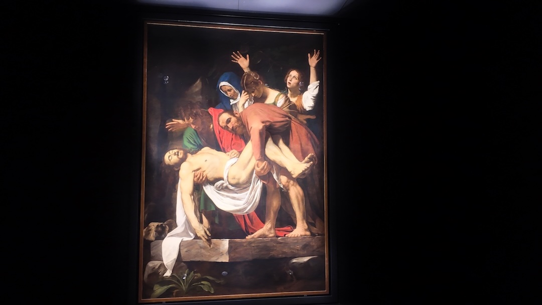 カラヴァッジョ作「キリストの埋葬」の実物展示。イタリア館での特別公開作品